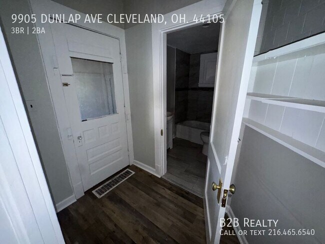 Building Photo - 9905 Dunlap Ave