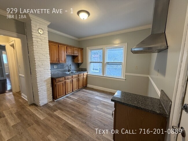 Building Photo - 929 Lafayette Ave