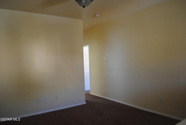 Building Photo - 5817 Lawndale Dr