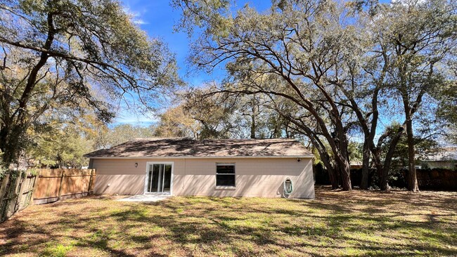 Building Photo - BEAUTIFUL 3 Bedroom 2 Bathroom home in Apopka