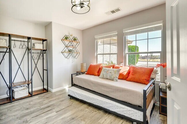 Building Photo - AVAILABLE NOW $200 off First Month Rent