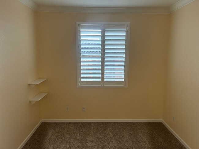 Building Photo - Beautiful 3 Bedroom 2 Bath Home Available ...