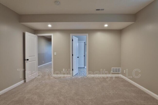 Building Photo - 1412 Leesland Dr