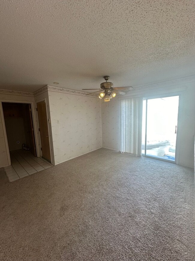 Building Photo - 2 Bed Brick House! Golf Course View!