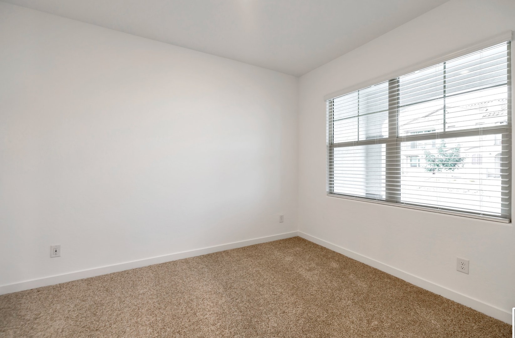 Building Photo - 4063 E Pinto Dr