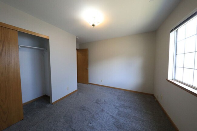 Building Photo - Comfortable 3/2 in the Little Pond Neighborhood