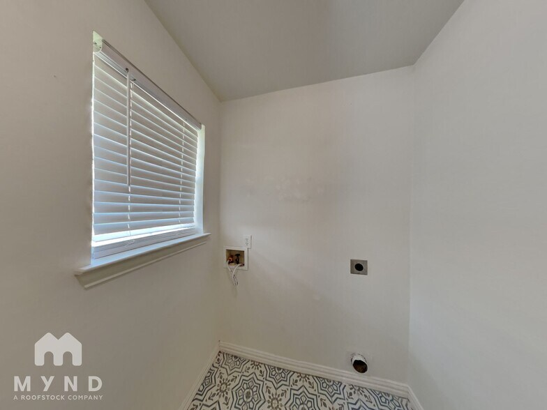 Building Photo - 1503 Pearson Ave