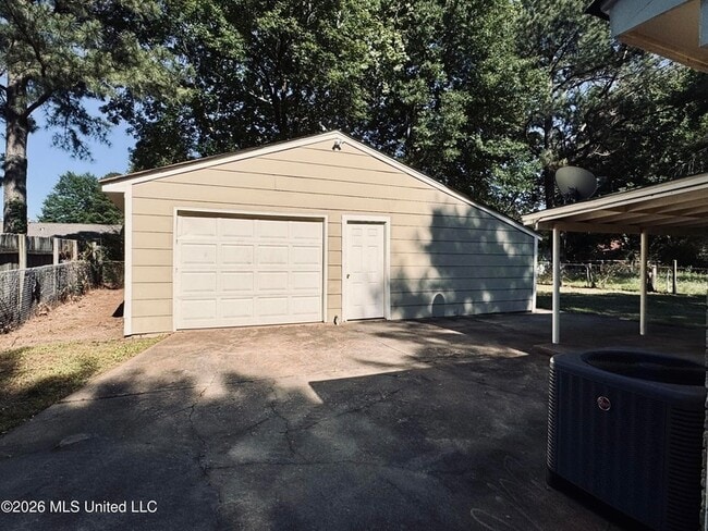 Building Photo - 8082 Whitebrook Dr