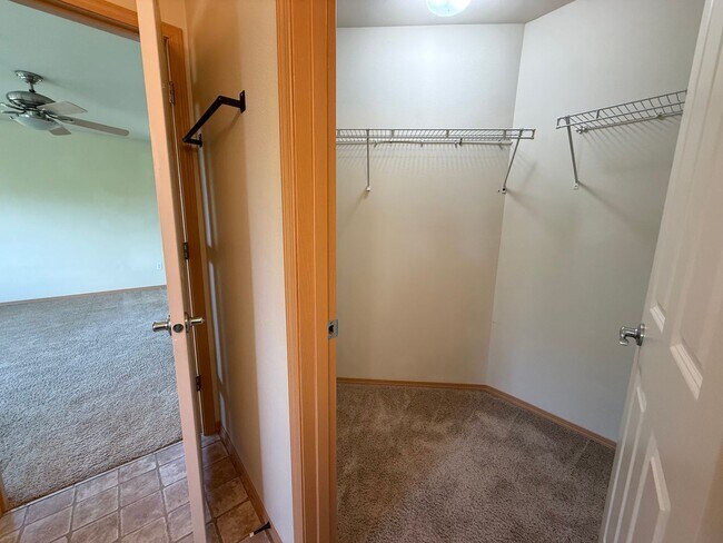 Building Photo - 3 Bedroom 2.5 Bath DuPont Townhome