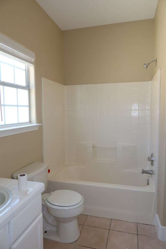 Building Photo - Agavae - MLK / 183 - Remodeled 3BD 2.5BA -...