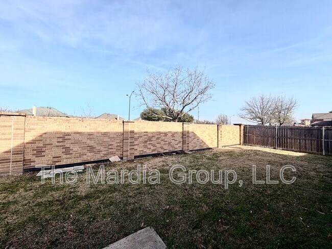 Building Photo - 7236 Tolosa