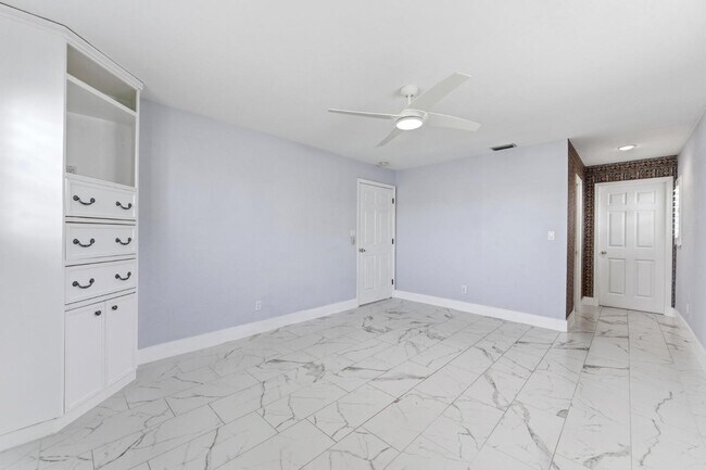 Building Photo - 1245 79th St S
