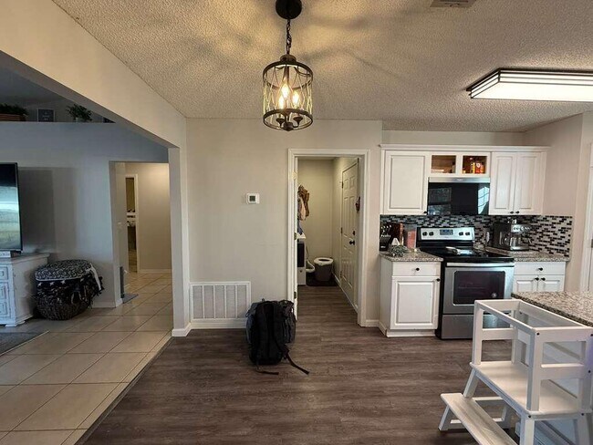 Building Photo - 2722 Shalimar Dr