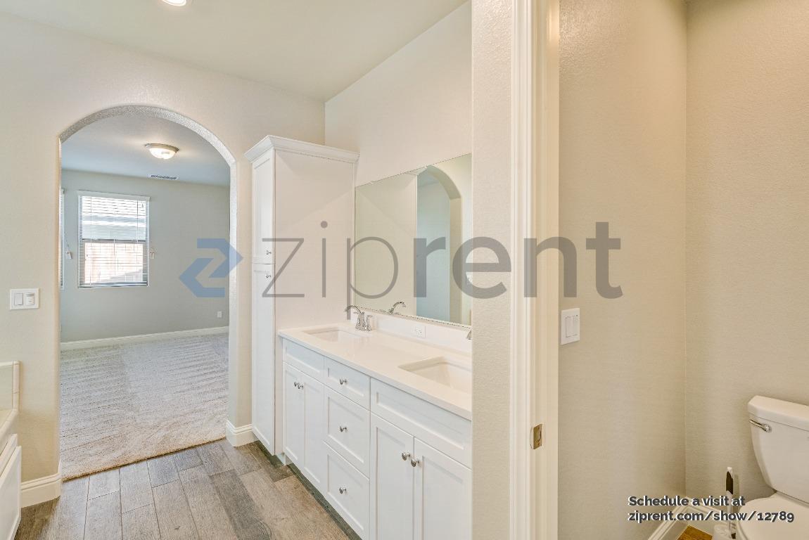 Building Photo - 1350 E Via Sentieri Dr