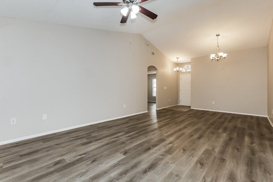 Building Photo - 13208 Sharondale Ct