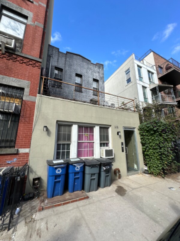 Primary Photo - 232 Spencer St
