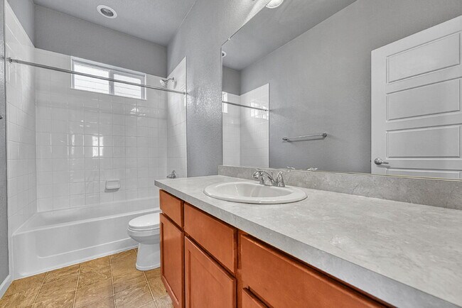 Building Photo - $2,950.00 - 3 Bedrooms, 2.5 Bathrooms, Single Family Home in Circle Rock with Cozy Fireplace!