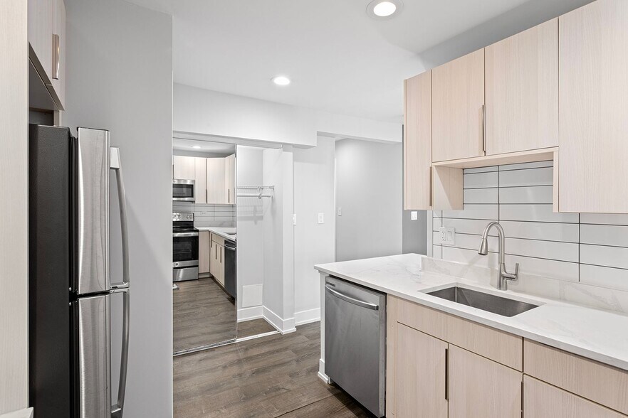 Building Photo - 1301 W Estes Ave