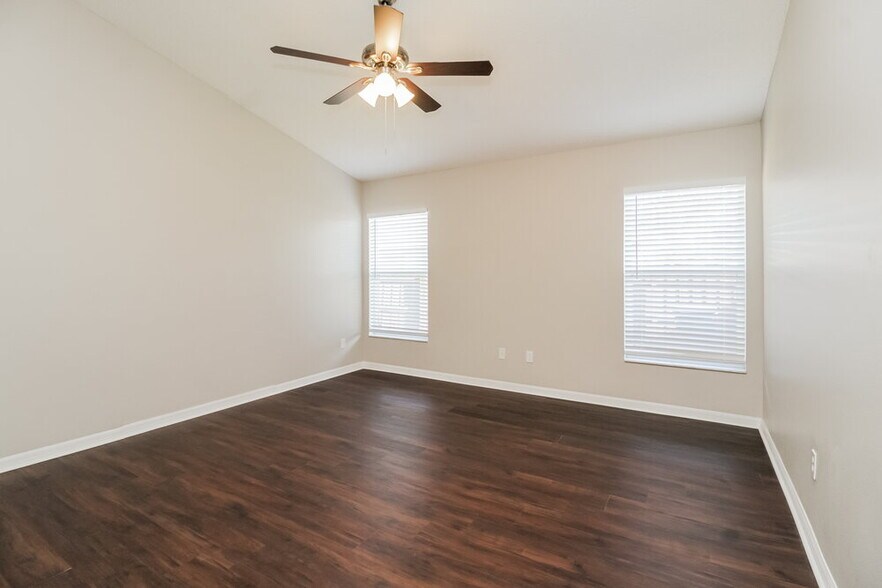 Building Photo - 2756 River Ridge Dr