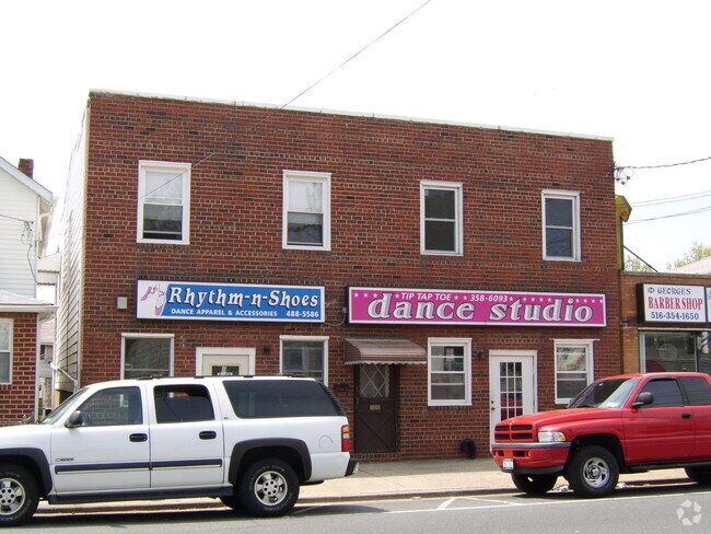 Primary Photo - 100 Meacham Ave
