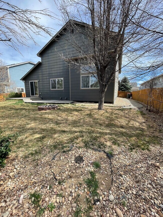 Building Photo - 4 Bedroom 3 Bathroom Home Available now!