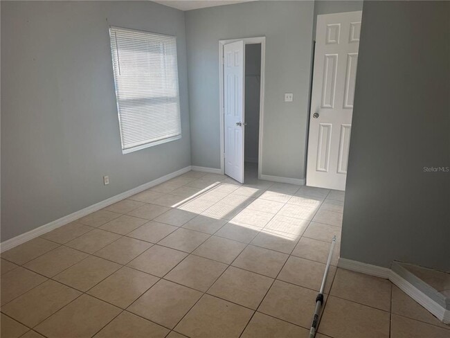 Building Photo - 444 Ball Ct