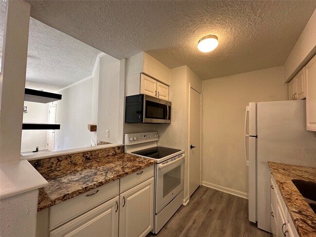 Building Photo - 2125 Augusta Dr