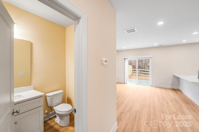 Building Photo - 645 Brookwood St