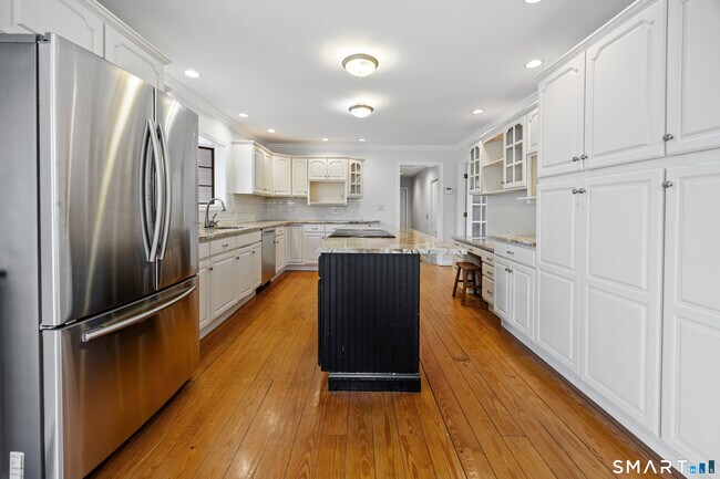 Building Photo - 34 Hi-Ann Ct