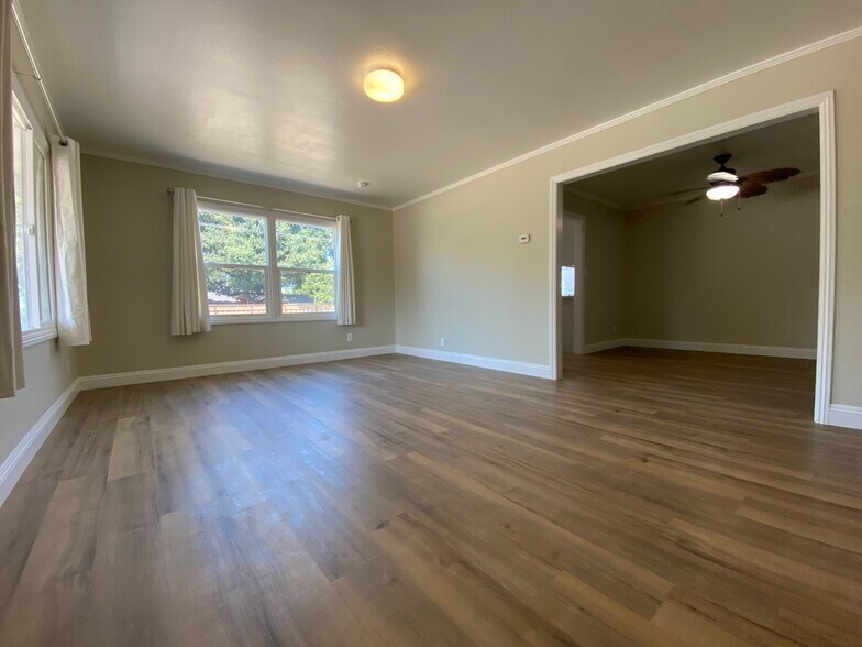 Building Photo - 980 Hillcrest Rd