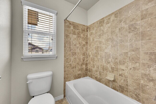 Building Photo - $2,495.00 3-bedroom, 2.5-bathroom in Color...
