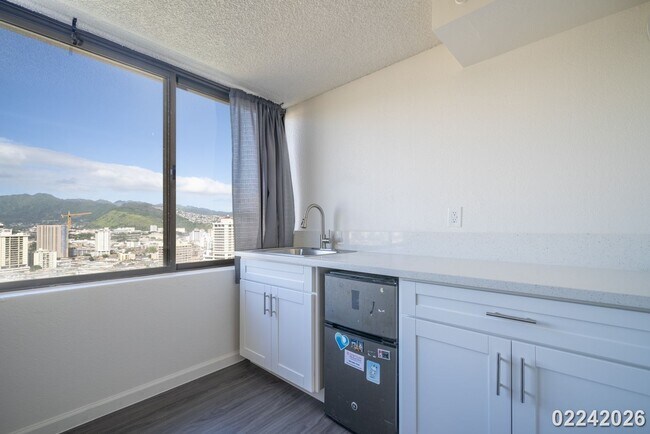 Building Photo - Studio in Hawaiian Monarch