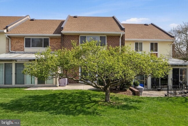 Building Photo - 3233 S Leisure World Blvd