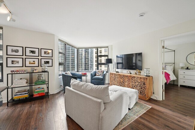 Building Photo - 401 E Ontario St