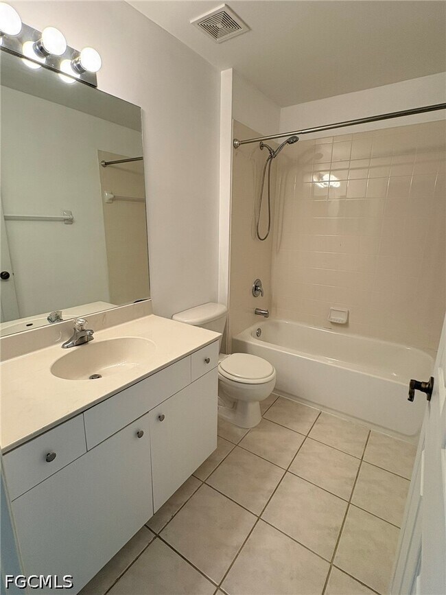 Building Photo - 3636 Pine Oak Cir