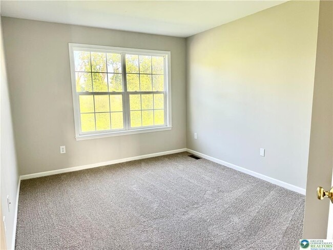 Building Photo - 288 Maple Ct