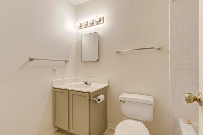 Building Photo - Spacious Single-Story Living in Meadow Brook