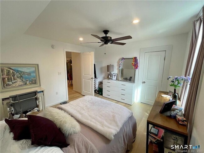 Building Photo - 84 Lawrence St