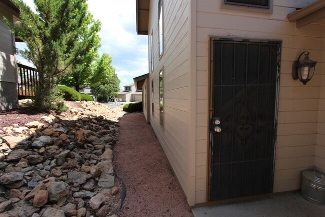 Building Photo - MOVE IN READY! Charming 2-Bedroom Townhome...