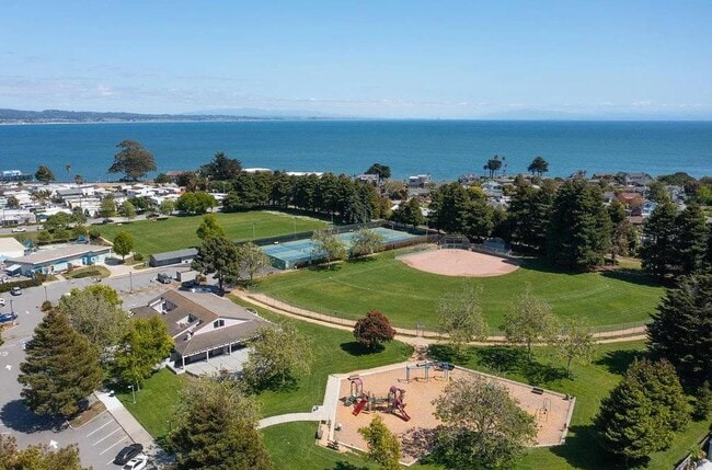 Building Photo - 1355 45th Ave