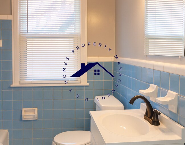 Building Photo - 10510 Lanark St