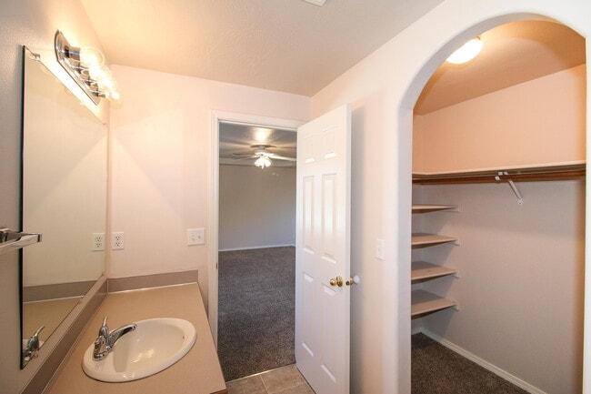 Building Photo - Fantastic 4-Bedroom, 3.5-Bath Home In Great Neighborhood!