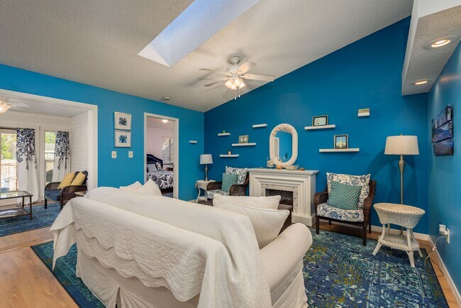 Building Photo - Beautifully Maintained 2-Bedroom, 2-Bath Villa in Tarpon Springs