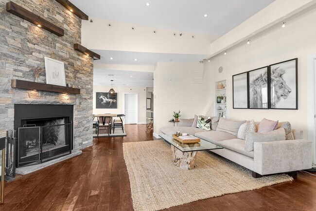 Building Photo - 33 Commercial Wharf