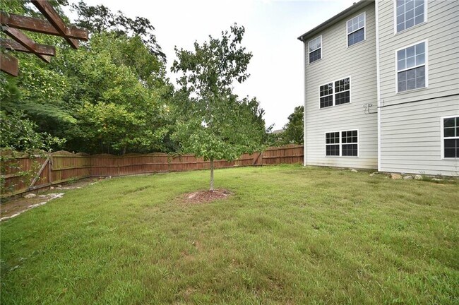 Building Photo - 918 Queensbrooke Way SE