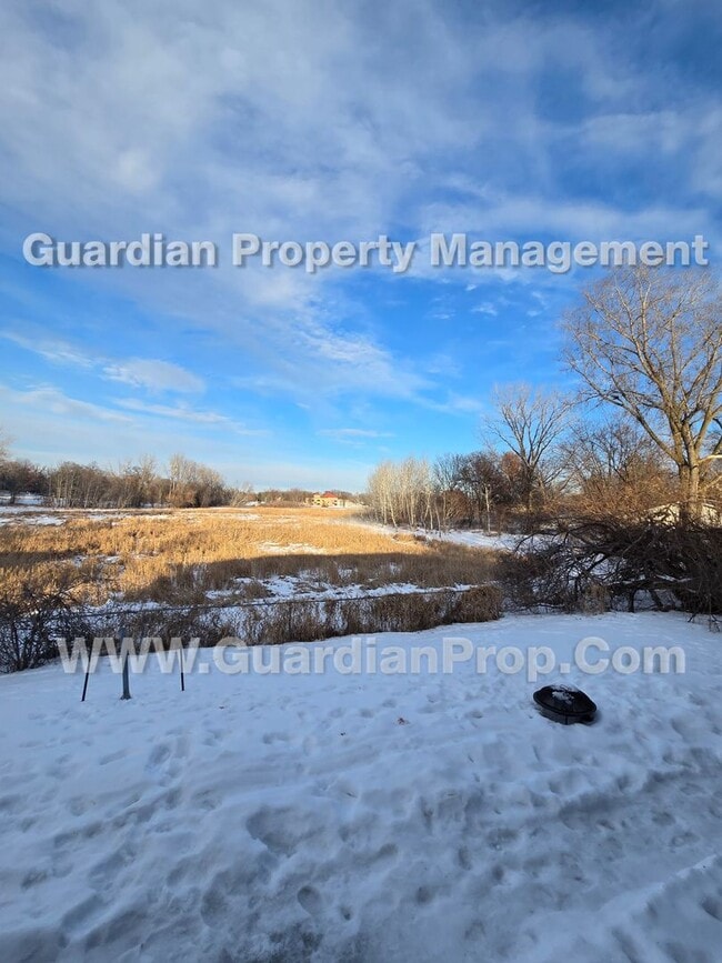 Building Photo - SxS duplex Available now! LVP flooring throughout, independent living areas each W/ full kitchen ...