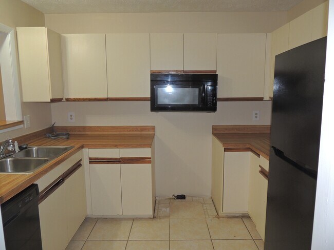 Building Photo - 1209 Huntsman Ct