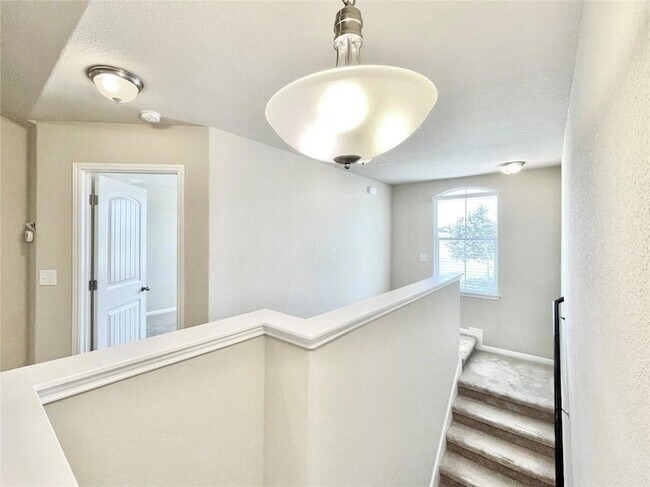 Building Photo - 417 Katmai Cir