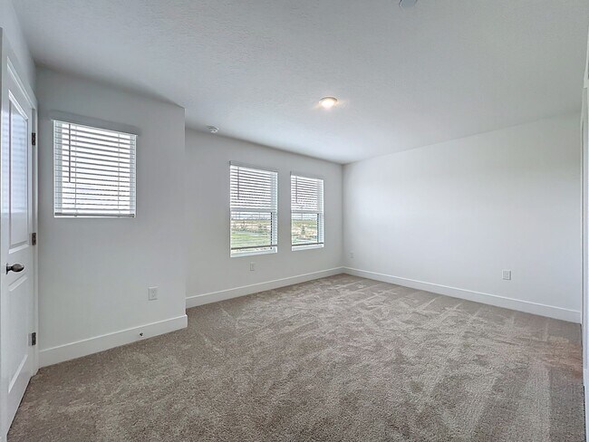 Building Photo - 15465 Hamlin Pk Dr