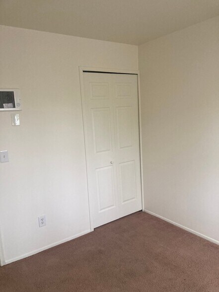 Building Photo - 21640 Hillside Dr